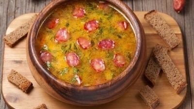 Проще говоря, это суп из копченого колбасного мяса.