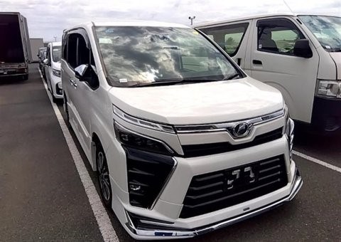 Toyota Voxy Kirameki 2 года 2019