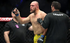 zhivushhij-v-rossii-brazilec-vyigral-pjatyj-boj-podrjad-v-ufc-bolevym-priemom-e912e96.jpg